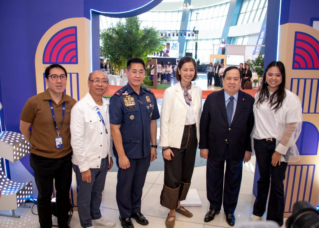 (L-R)Carlo Alampay, VP and Head of Regulatory Affairs (SMDC), Marking Que, SVP and Head of Customer Support (SMDC), Gen Bernard Yang (SPD NCR), Grace Evangeline Sta. Ana, EVP and Head of Core Operations and Project Development (SMDC), Jessica Bianca Sy, VP and Head of Design, Innovation and Strategy (SMDC)