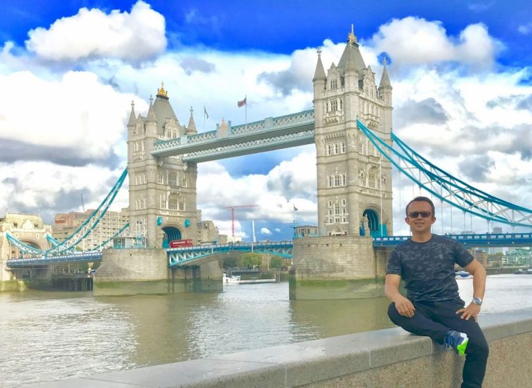 man by the london bridge