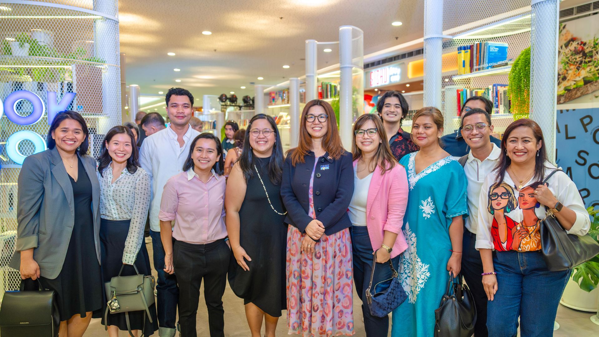 Ambassador HK Yu (center) is joined by members of the Australia alumni community. Many Australia-educated Filipinos are leaders and innovators in various fields including business, government, and academia. The Embassy will be partnering with Book Nook for workshops and lectures to share the expertise of Australia alumni. 