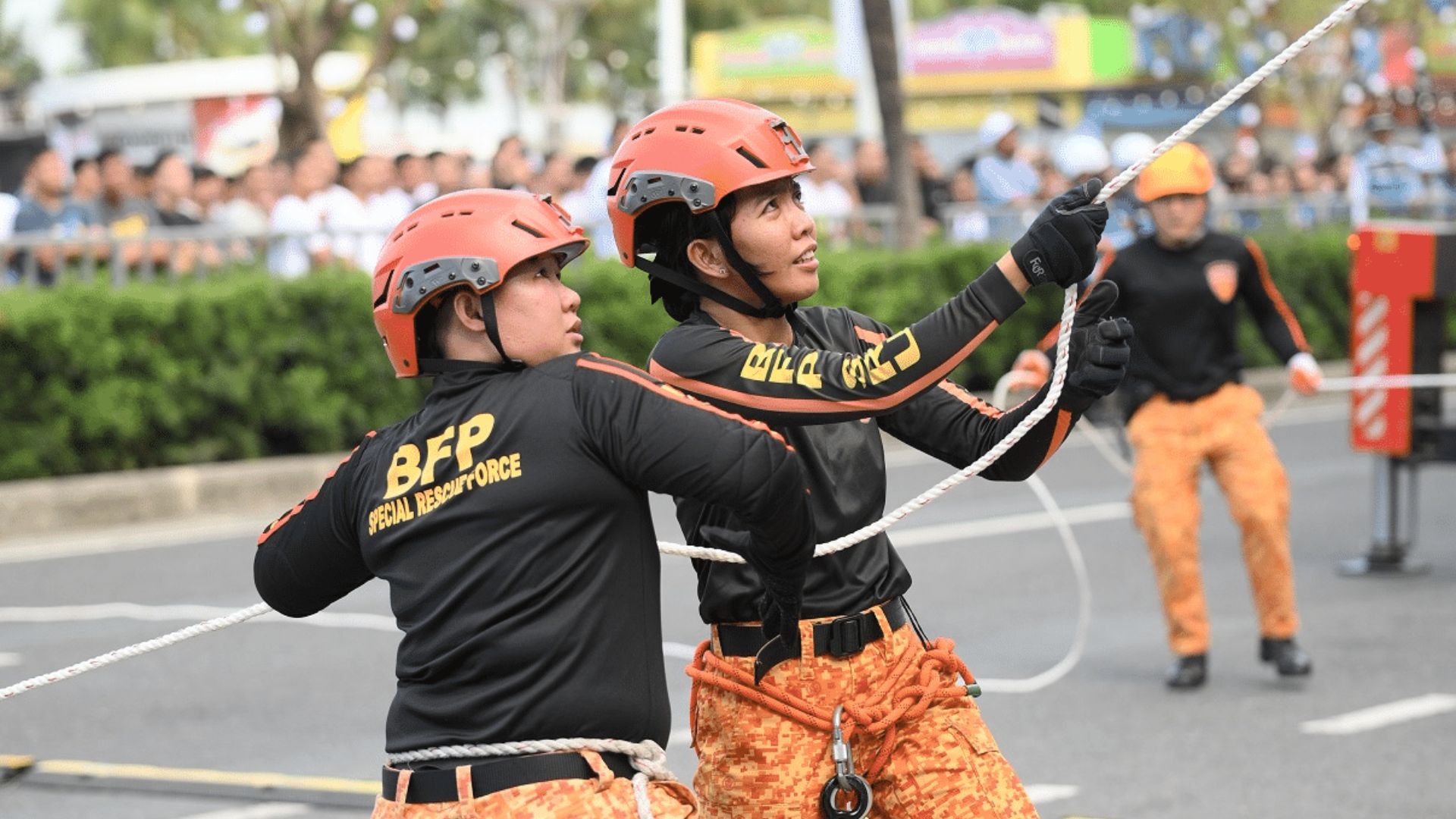 Female firefighters lead the 4th SM & BFP Nationwide Simultaneous Fire Drill, demonstrating their strength and resilience in fire prevention and disaster response. 